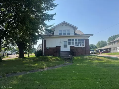 521 S Prospect Ave S, Hartville, OH 44632
