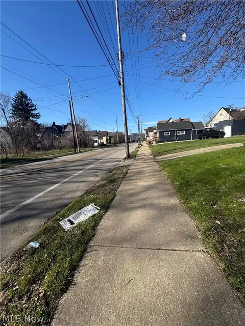 3741 E 71st St, Cleveland, OH 44105