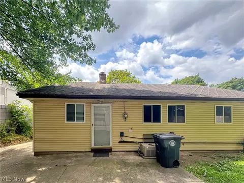 Exterior - 919 Kickapoo Ave, Akron, OH 44305 photo 2 of 2