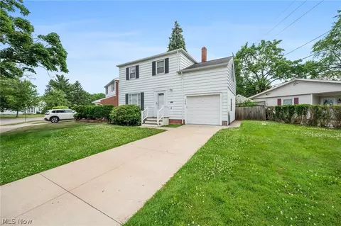 1518 Roselawn Rd, Mayfield Heights, OH 44124
