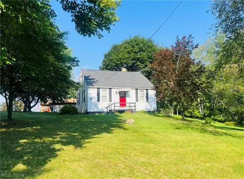 4695 Grapeland Ave, Louisville, OH 44641