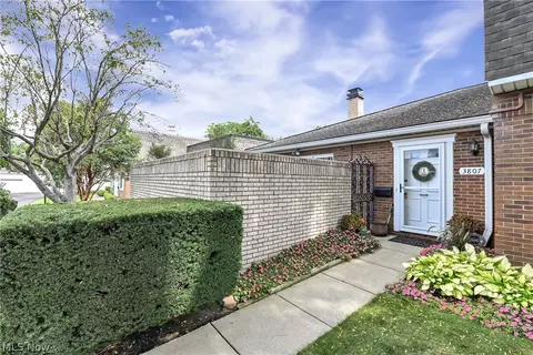 3807 Circlewood Ct #C-109, Fairview Park, OH 44126