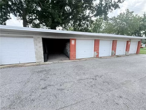 471 Clearview Dr, Euclid, OH 44123 photo 7