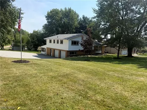 6035 Richville Dr SW, Navarre, OH 44662