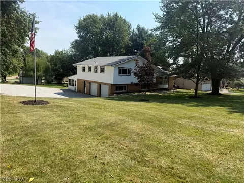 6035 Richville Dr SW, Navarre, OH 44662