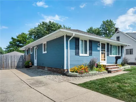 977 Lloyd Rd, Wickliffe, OH 44092 photo 2