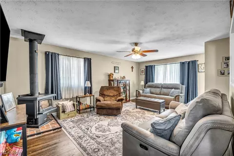 977 Lloyd Rd, Wickliffe, OH 44092 photo 5