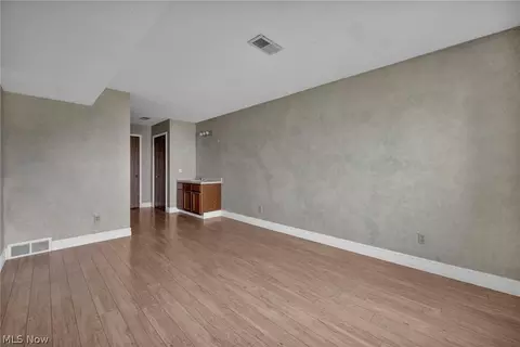 Living - 6035 Lake Rd W #234, Ashtabula, OH 44004 photo 3 of 4