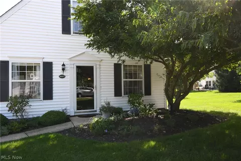 24577 Meadow Ln #36, Olmsted Falls, OH 44138