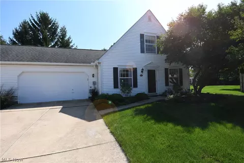 24577 Meadow Ln #36, Olmsted Falls, OH 44138