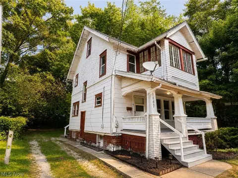 1007 Delia Ave, Akron, OH 44320
