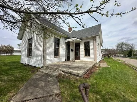 1601 Ridge Rd, Zanesville, OH 43701