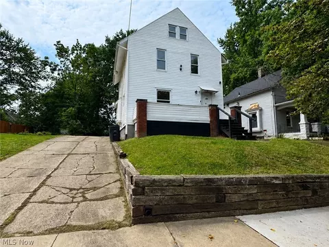804 Beardsley St, Akron, OH 44311