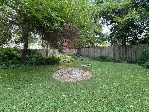 Exterior - 224 6th St, Elyria, OH 44035 photo 5 of 6