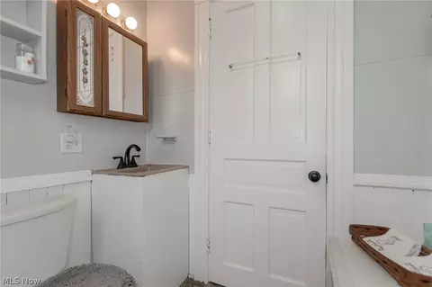 Bath - 37841 2nd St, Willoughby, OH 44094 photo 4 of 4
