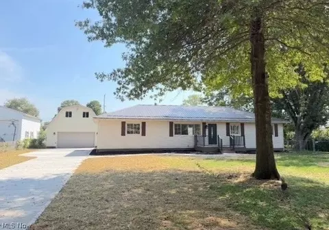 11349 E Avenue Ave NE, Sandyville, OH 44671