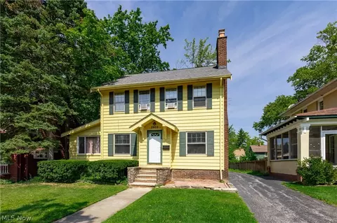 2955 Essex Rd, Cleveland Heights, OH 44118