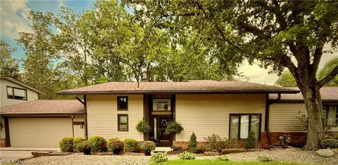 7019 Windward Hills Dr #011, Brecksville, OH 44141