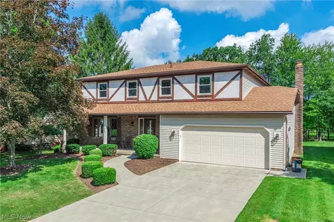 6200 Ely Vista Dr, Parma, OH 44129