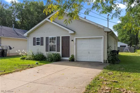 121 Parmely Ave, Elyria, OH 44035 photo 2
