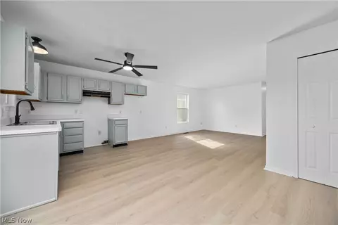 121 Parmely Ave, Elyria, OH 44035 photo 3