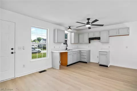 121 Parmely Ave, Elyria, OH 44035 photo 4
