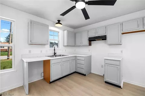 121 Parmely Ave, Elyria, OH 44035 photo 5