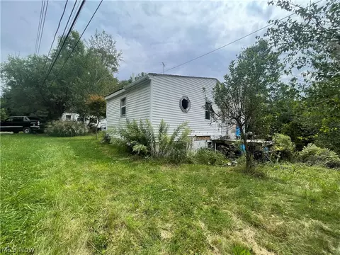 Exterior - 5012 S Ridge Rd, Geneva, OH 44041 photo 3 of 8