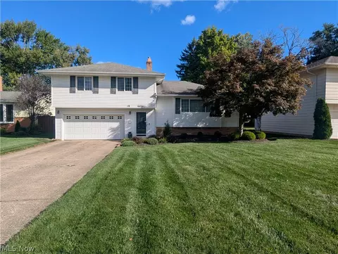11746 Lafayette Dr, Parma Heights, OH 44130