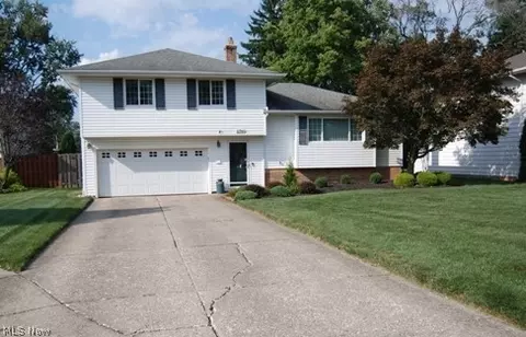 11746 Lafayette Dr, Parma Heights, OH 44130