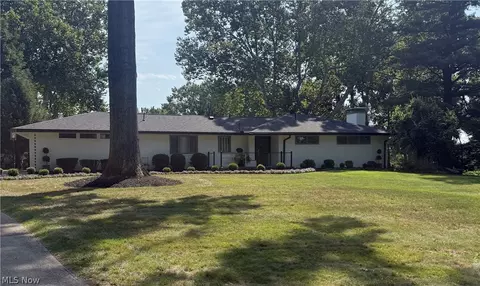 46 Meadowcrest Dr, Parkersburg, WV 26104