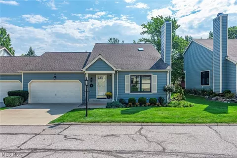 14 Pond Dr, Rocky River, OH 44116
