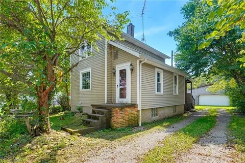22605 Norman Ave, Alliance, OH 44601