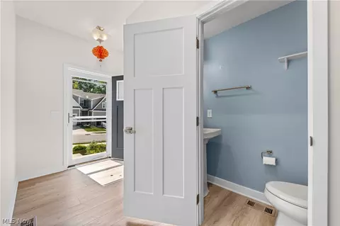 Entry Way - 131 Pine Ave, Peninsula, OH 44264 photo 3 of 4