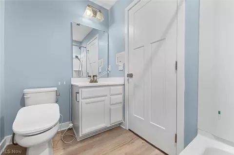 Bath - 131 Pine Ave, Peninsula, OH 44264 photo 4 of 5