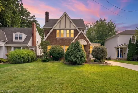 895 Richmond Rd, Lyndhurst, OH 44124