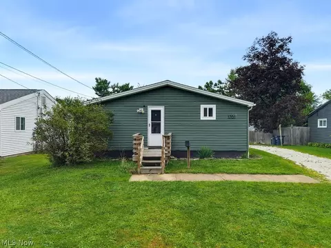 1761 Delia Ave, Akron, OH 44320