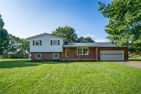1232 Canyon St NE, Uniontown, OH 44685