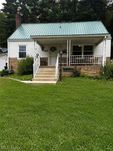 8295 Bear Rd SE, Amsterdam, OH 43903