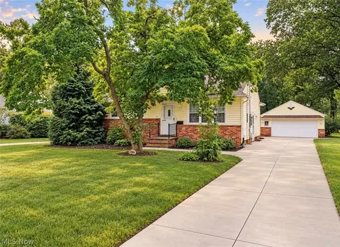 27484 Seneca Dr, Westlake, OH 44145