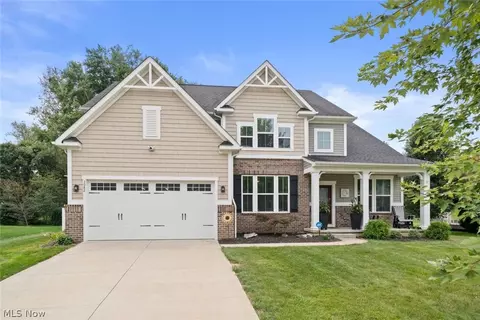 3082 Stonehurst Rd, Uniontown, OH 44685