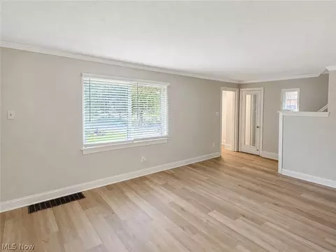 Living - 1352 Diagonal Rd, Akron, OH 44320 photo 2 of 2