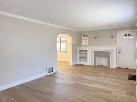 Living - 1352 Diagonal Rd, Akron, OH 44320 photo 1 of 2