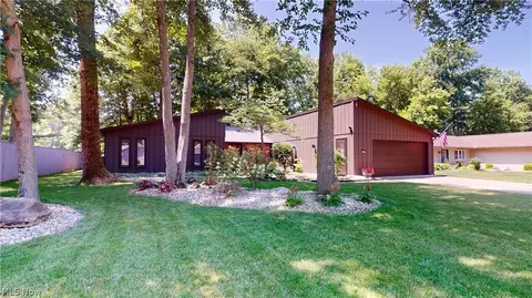 5726 Rock Point Cir, North Ridgeville, OH 44039