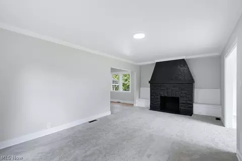 Living - 522 Massillon Rd, Akron, OH 44306 photo 2 of 4