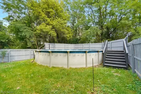 Exterior - 522 Massillon Rd, Akron, OH 44306 photo 3 of 6
