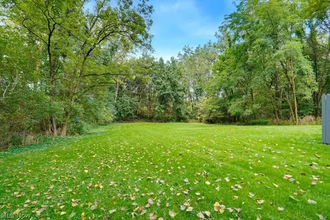 Exterior - 522 Massillon Rd, Akron, OH 44306 photo 4 of 6