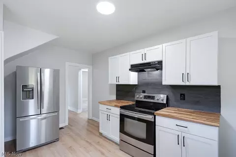Kitchen - 522 Massillon Rd, Akron, OH 44306 photo 2 of 3