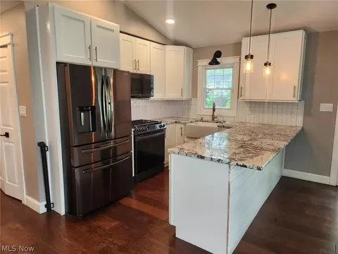 Kitchen - 376 Wallace Dr, Berea, OH 44017 photo 1 of 3