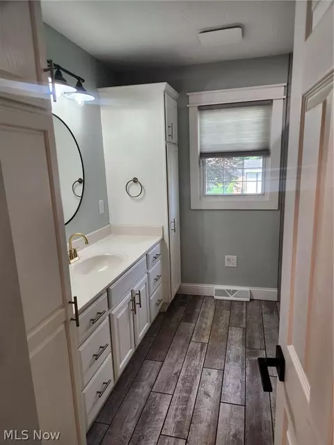 Bath - 376 Wallace Dr, Berea, OH 44017 photo 1 of 3